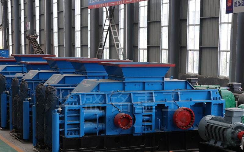 '沙頭料破碎機(jī),石料對(duì)輥破碎機(jī)價(jià)格,沙頭米石料對(duì)輥式破碎機(jī)廠家,雙輥破碎機(jī),液壓對(duì)輥破碎機(jī)